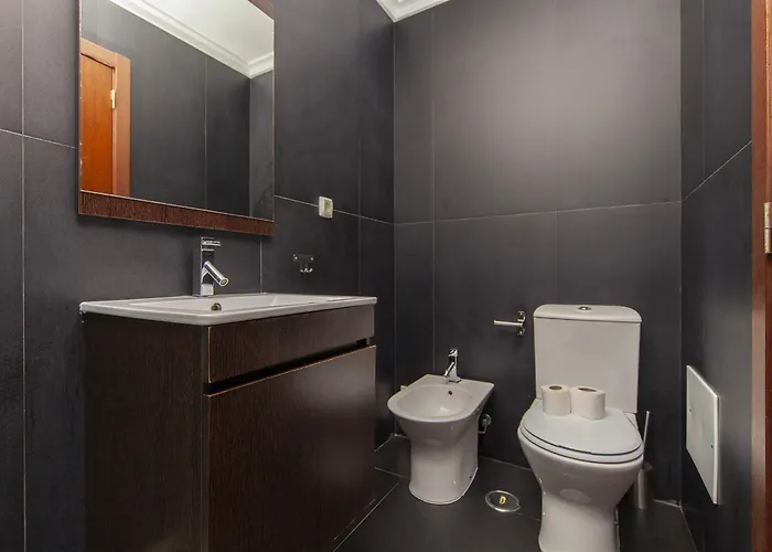 B03 - Luxury 2 Bed Near Marina