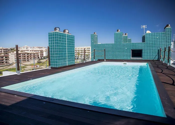 B03 - Luxury 2 Bed Near Marina *