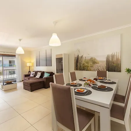 B03 - Luxury 2 Bed Marina Apartment *