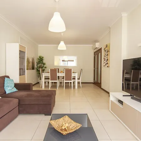 B03 - Luxury 2 Bed Marina *