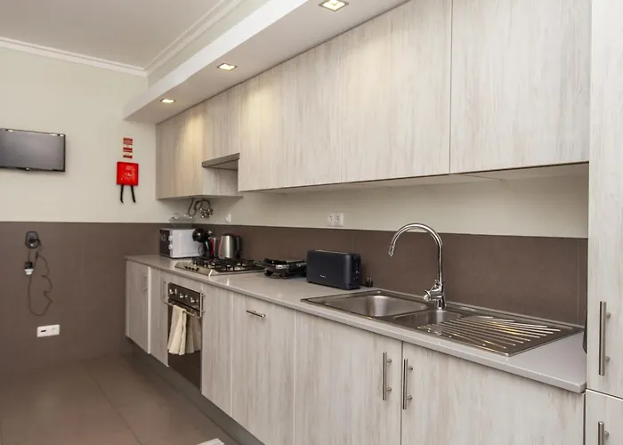Apartment B03 - Luxury 2 Bed Near Marina *