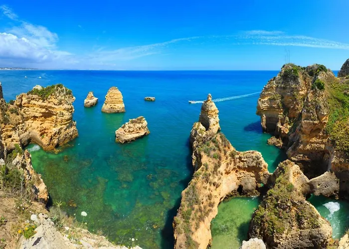 B03 - Luxury 2 Bed Near Marina Apartment