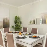 B03 - Luxury 2 Bed Near Marina Lägenhet