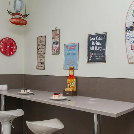 B03 - Luxury 2 Bed Near Marina *