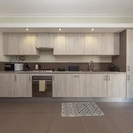 B03 - Luxury 2 Bed Near Marina Lägenhet