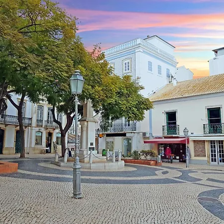 B03 - Luxury 2 Bed Near Marina * Lagos