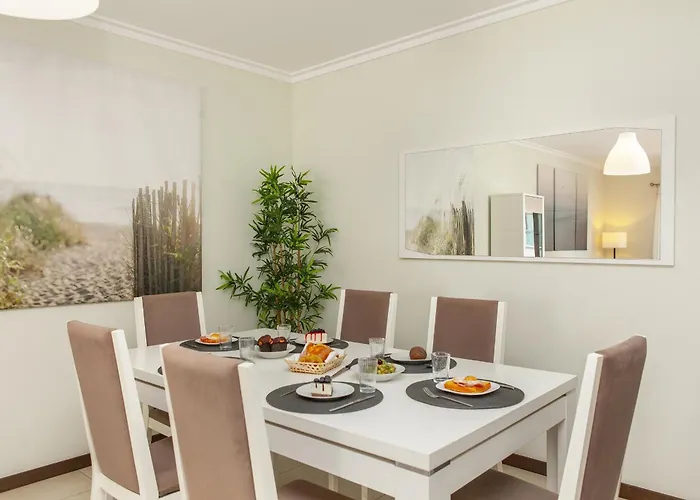 B03 - Luxury 2 Bed Near Marina Апартаменты