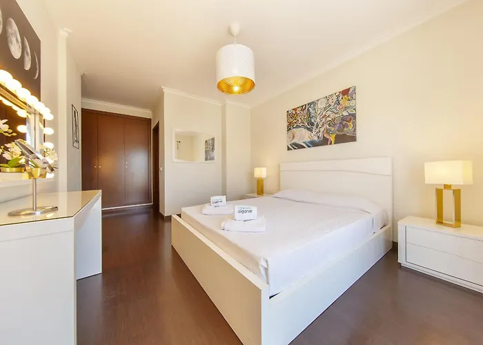 Апартаменты B03 - Luxury 2 Bed Near Marina Лагуш