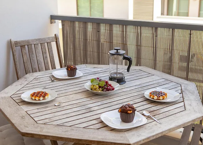 B03 - Luxury 2 Bed Near Marina